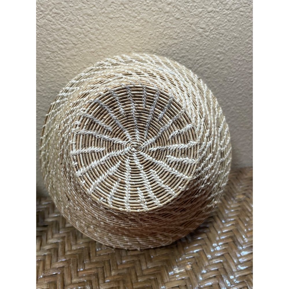 Vintage Tight Weave Woven Round Basket - Picture 3 of 3